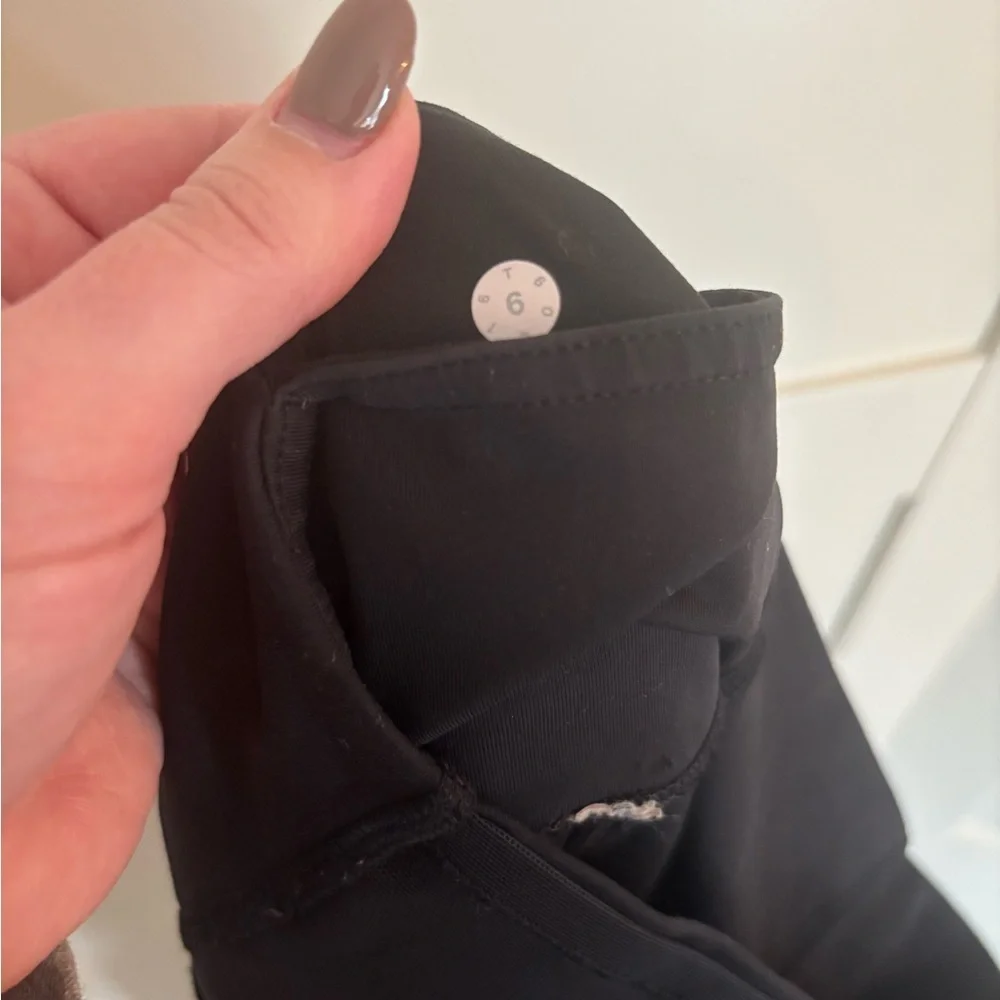 Lululemon Black High-Waisted Leggings Thicker Material Size 6 Athletic Run